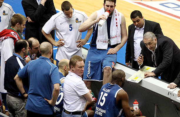 配合和无私 配合和无私